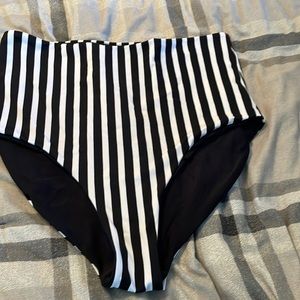 Coral reef biking bottom . High waisted . Reversible .